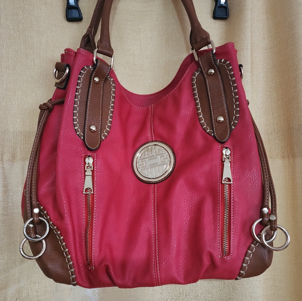 Shoulder Red bag no name brand.